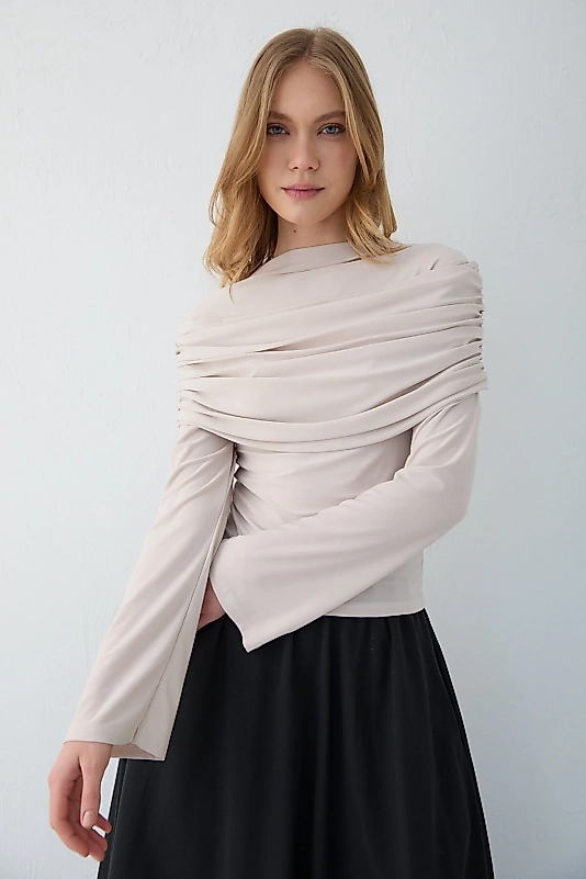 Drapeli Kayık Yaka Sandy Body – Zamansız Şıklık