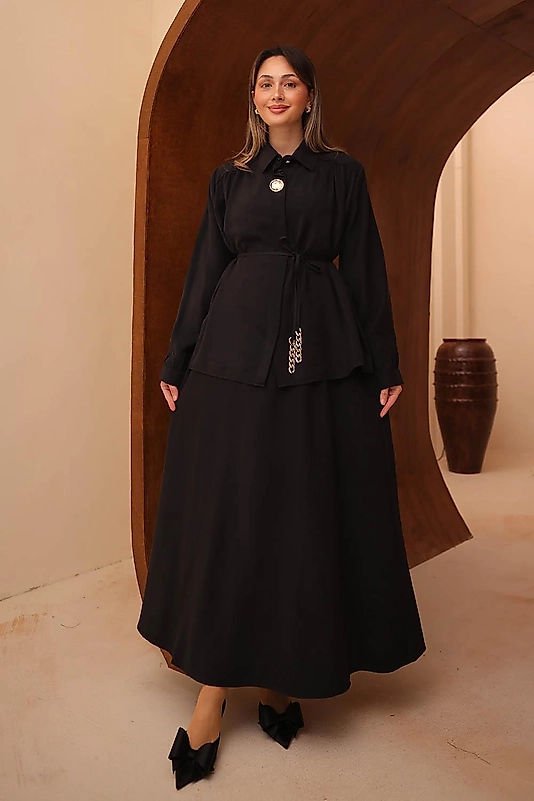 Broş Detaylı Diagonal Etekli Takım